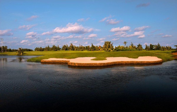 Là một đơn vị thành viên của Tập đoàn BRG, năm 2009, Đồ Sơn Seaside Golf Resort đã được Tạp chí Golf Việt Nam và những người chơi golf bình chọn và trao tặng giải thưởng “Sân Golf Mới Triển vọng nhất Việt Nam 2009”.